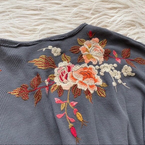 Johnny Was Chrys embroidery thermal top shirt gray - Picture 7 of 8